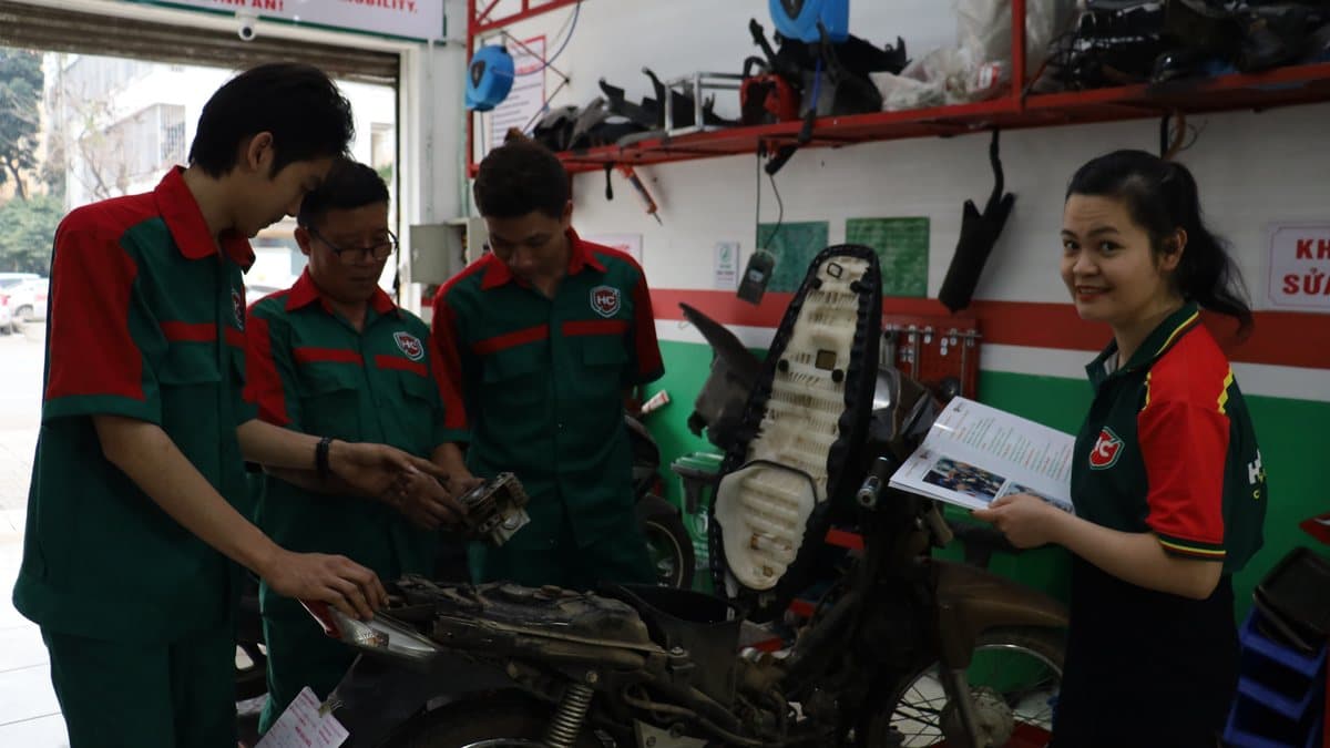 Cách vệ sinh lọc gió xe máy đúng cách tại nhà