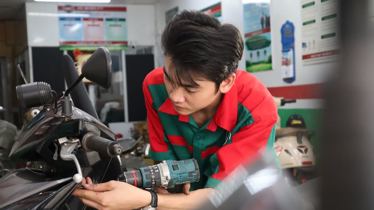Phuộc xe máy kêu cót két: nguyên nhân và cách xử lý