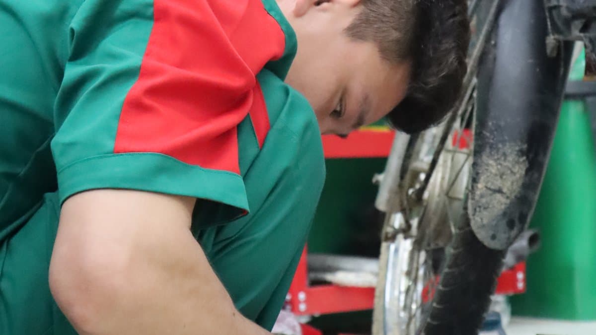 Sên xe máy kêu cạch cạch: nguyên nhân và cách khắc phục