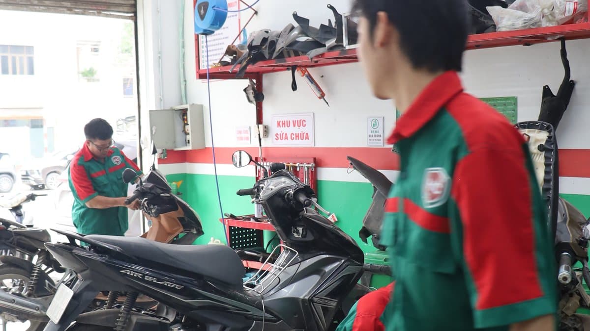 Vị trí ắc quy trên xe tay ga và cách tháo lắp an toàn